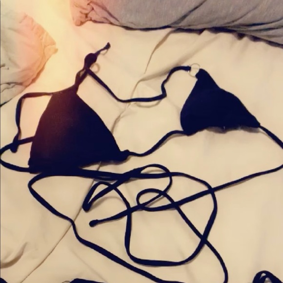 Black triangle bikini - Picture 2 of 3